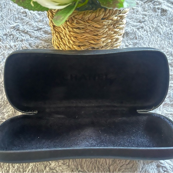 CHANEL Black Quilted Sunglasses Case-PRICE IS FIRM - Picture 4 of 4